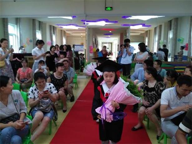 为老师献花